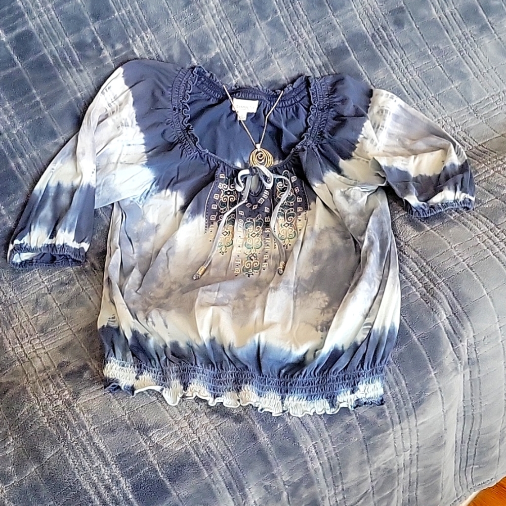 Symmetry Embroidered Size S Shirt